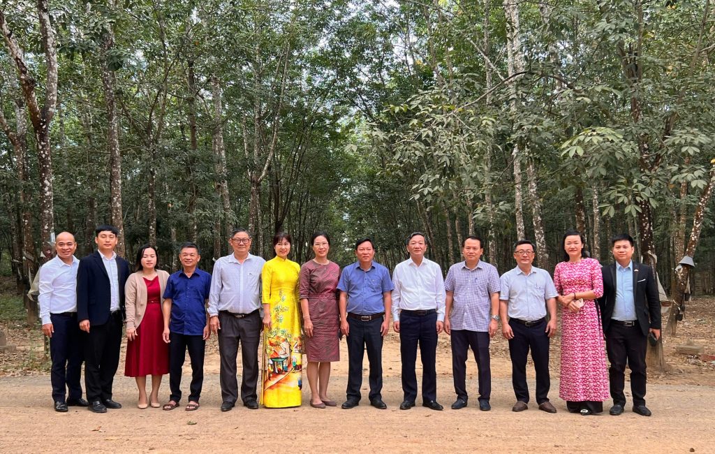 Đại sứ Nguyễn Minh Tâm thăm và làm việc với Công ty CP Quasa-Geruco